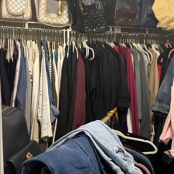 Box of great items Clothing Bundle - Picture 2 of 12